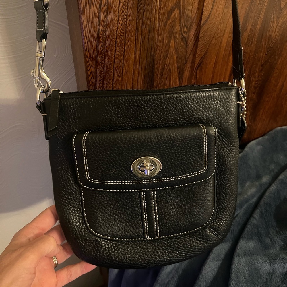 Coach Vintage Black Leather Crossbody with adjustable strap,good/excellent cond.